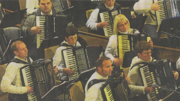 Karten erh&auml;ltlich: Weihnachtskonzert der Akkordeonorchester 